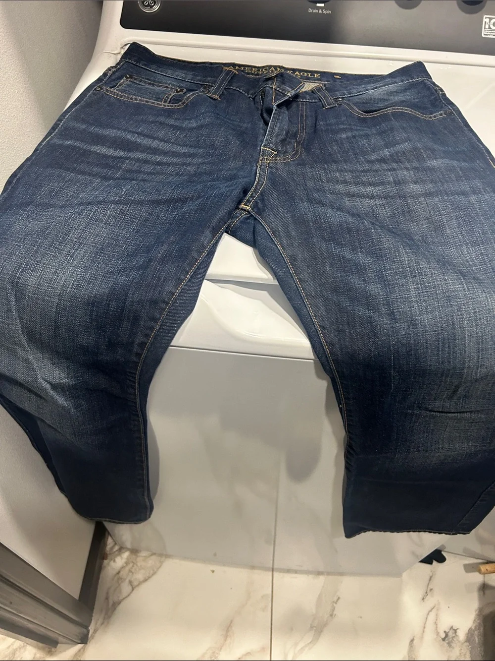 American Eagle Outfitters Men’s Dark Blue Straight Jeans with Contrast Stitching